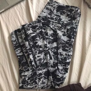 Fast and free lululemon size 4